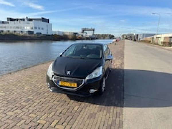 Peugeot 208 1.2 VTi Blue Lease 2014 - voorkant