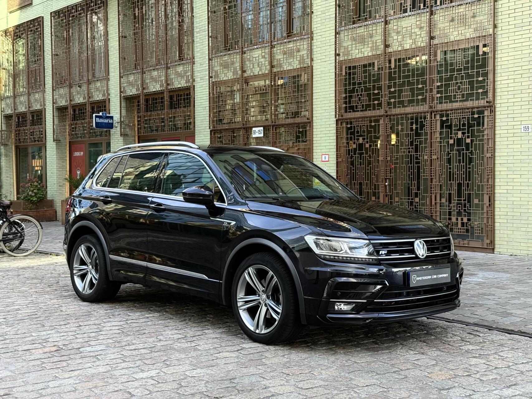 Volkswagen Tiguan 1.5 TSI R-design leder led, dealer oh 2019 - voorkant