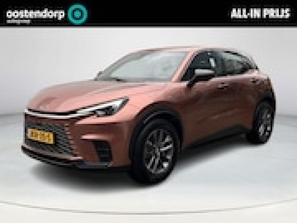 Lexus LBX Business Line 2WD 2025 - voorkant