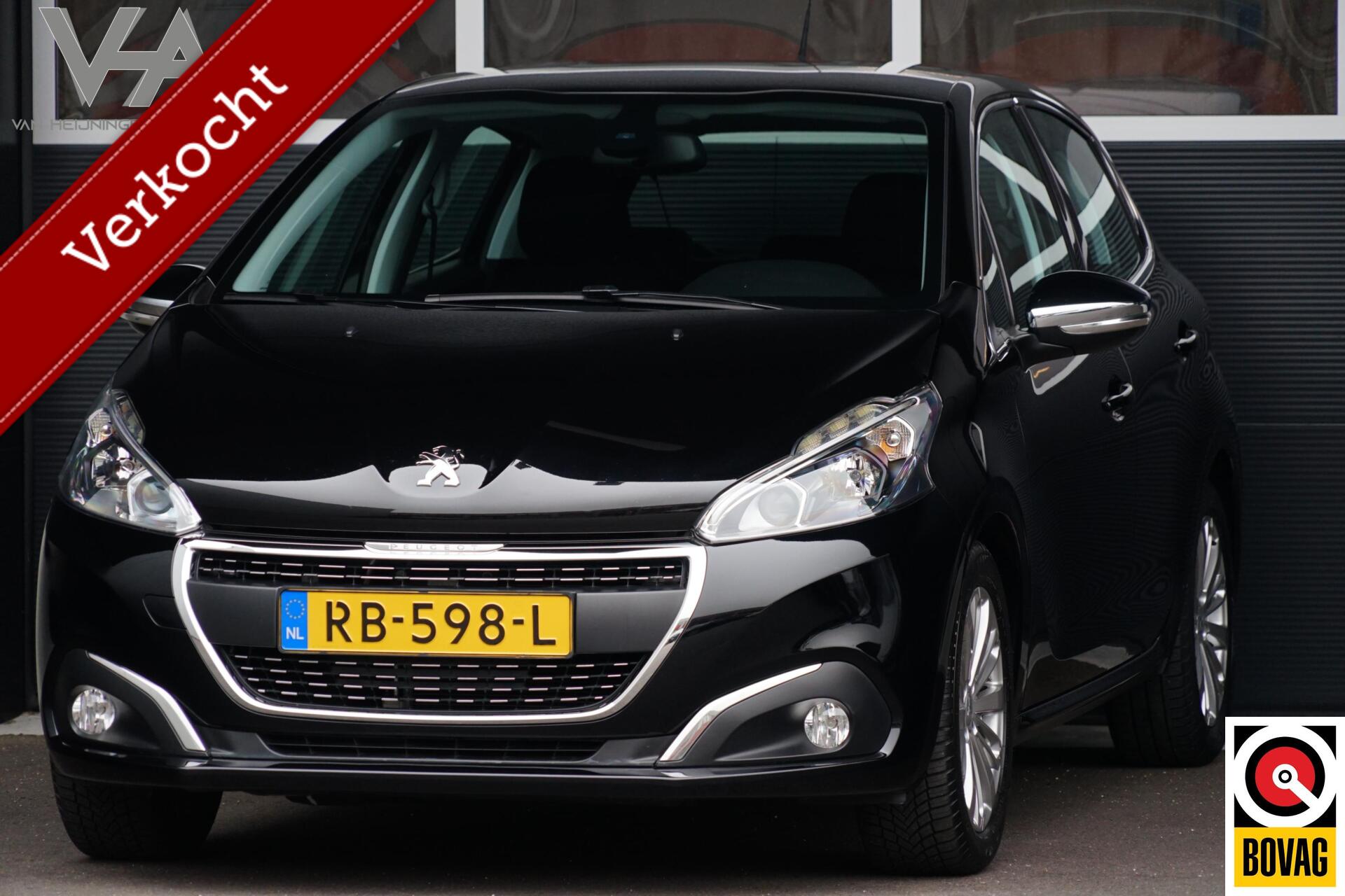 Peugeot 208 1.2 PureTech Blue Lease Executive, CarPlay, PDC 2017 - voorkant