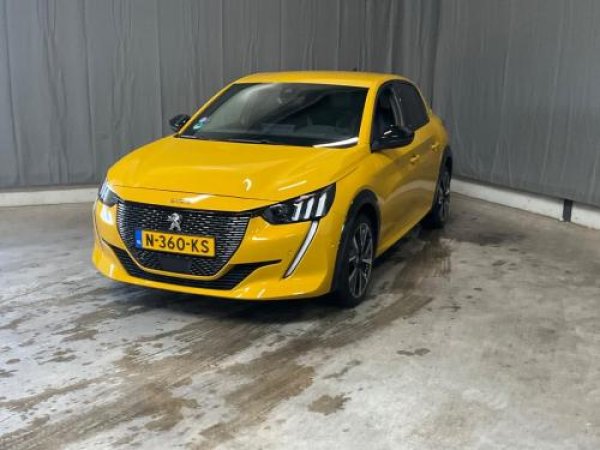 Peugeot 208 1.2 PureTech GT 2021 - voorkant