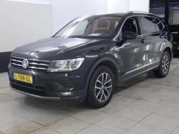 Volkswagen Tiguan 2.0 TDI Comfortline Business 2021 - voorkant