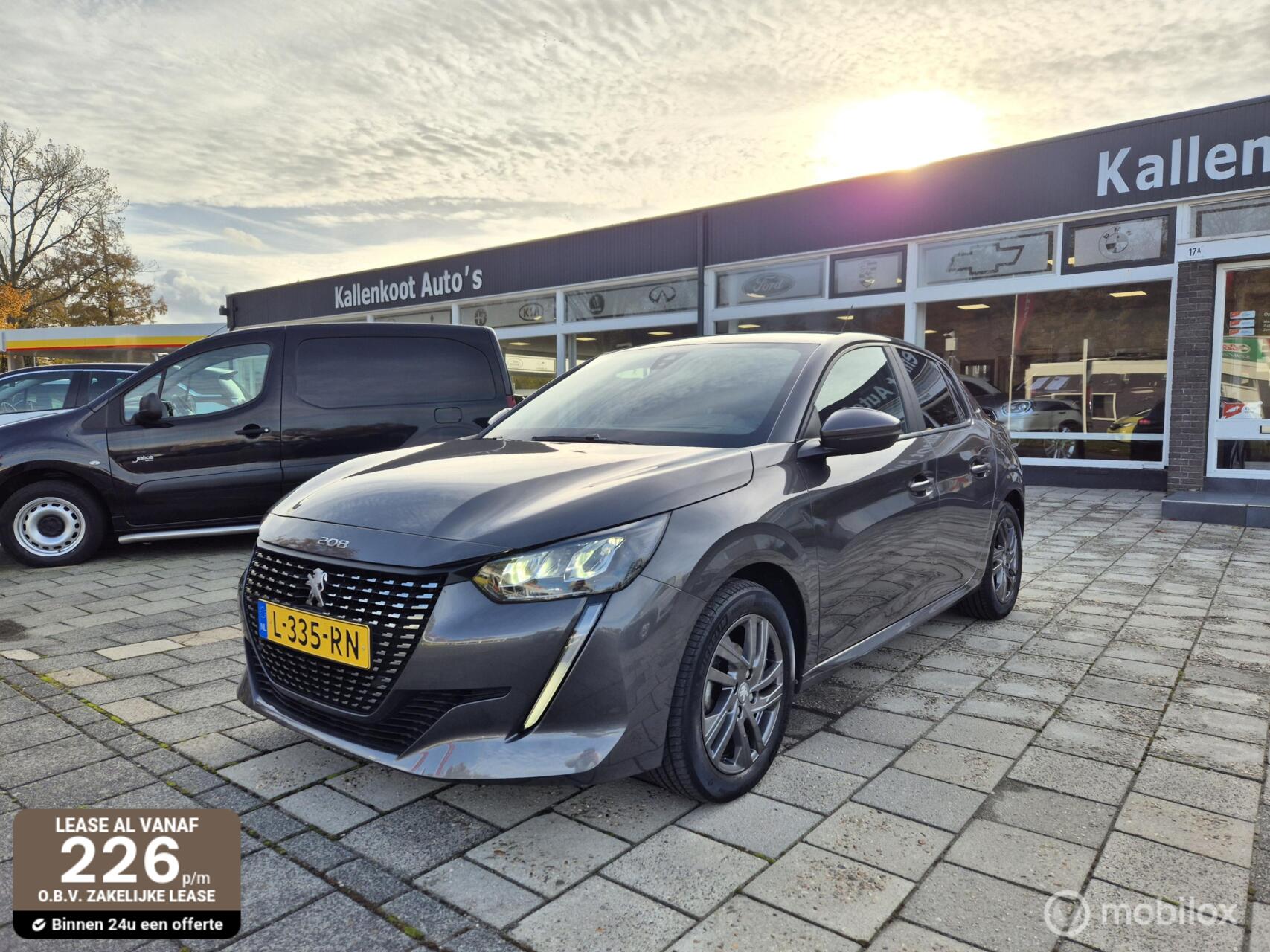 Peugeot 208 1.2 PureTech Blue Lease Active, Trekhaak, Navi 2021 - voorkant