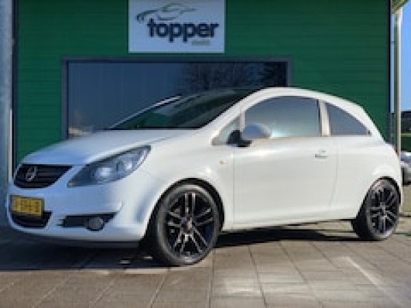 Opel Corsa 1.4-16V Cosmo 2011 - voorkant