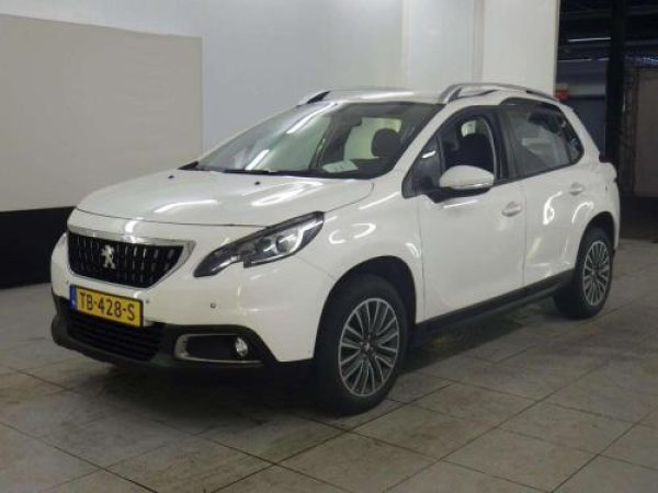 Peugeot 2008 1.2 PureTech Active 2018 - voorkant