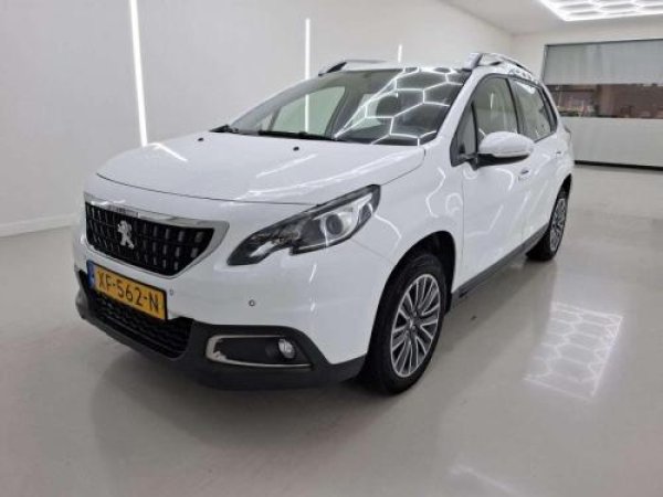 Peugeot 2008 1.2 PureTech Active 2019 - voorkant