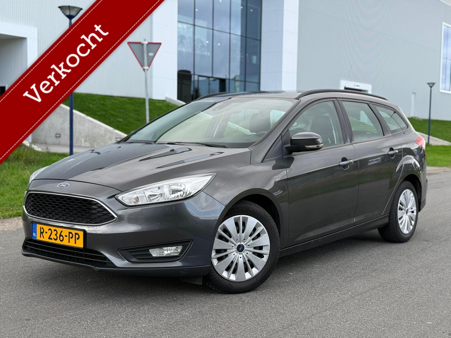Ford Focus 1.0 Titanium NIEUW APK AIRCO CRUISE PSENSOR 2016 - voorkant