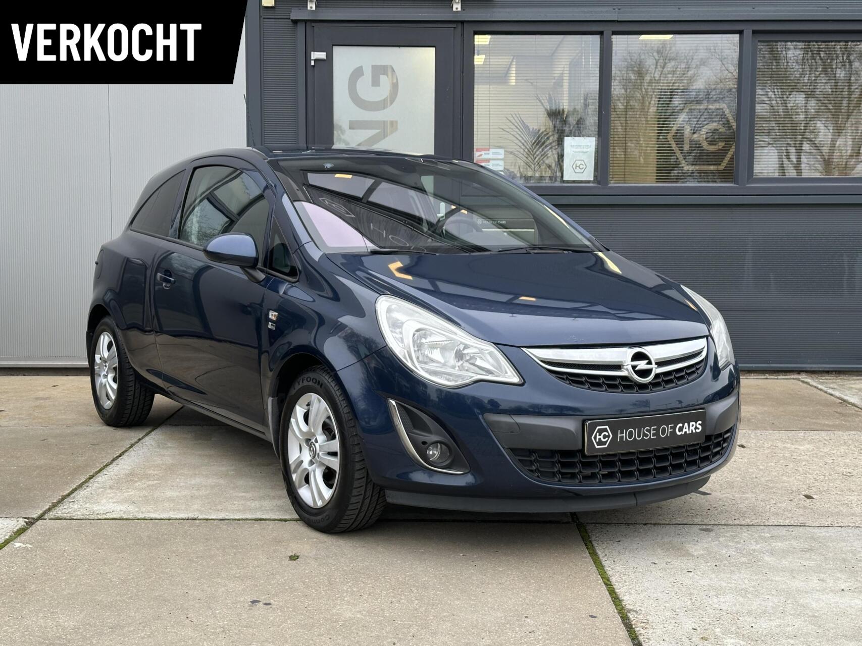 Opel Corsa 1.2 16V Anniversary Edition Airco Cruise Trekhaak 2013 - voorkant