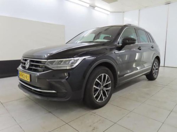 Volkswagen Tiguan 2.0 TDI Life Business 2021 - voorkant