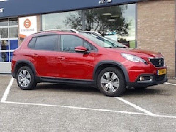 Peugeot 2008 1.2 PureTech Signature 2019 - voorkant