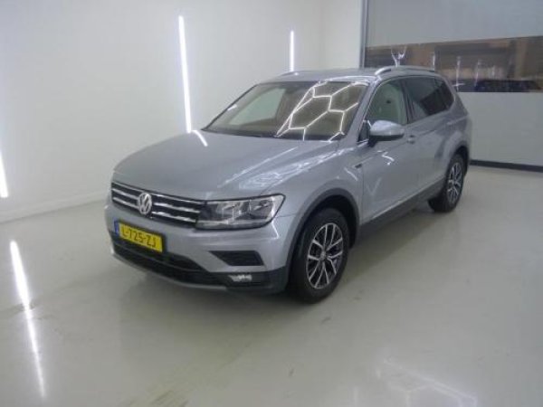 Volkswagen Tiguan 1.5 TSI Comfortline Business 2021 - voorkant