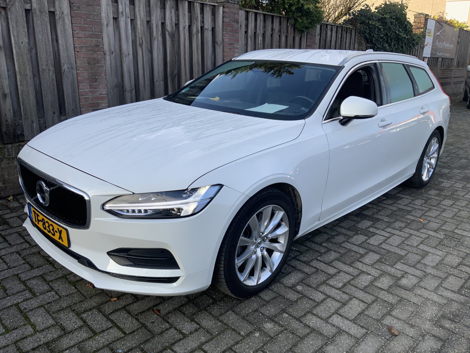 Volvo V90 2.0 T4 Momentum 2018 - voorkant