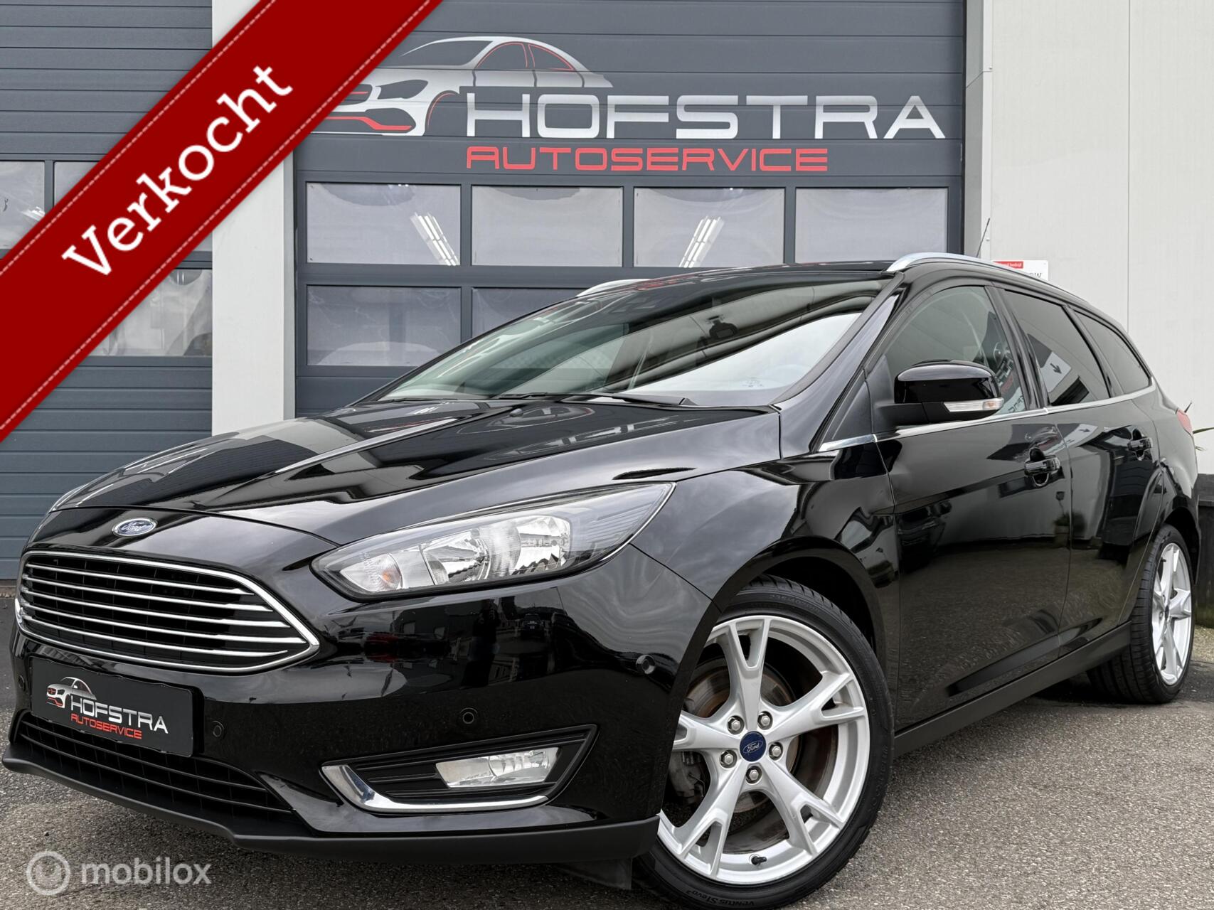 Ford Focus 1.0 Titanium Edition Trekhk 18inch Navi Luxe! 2015 - voorkant