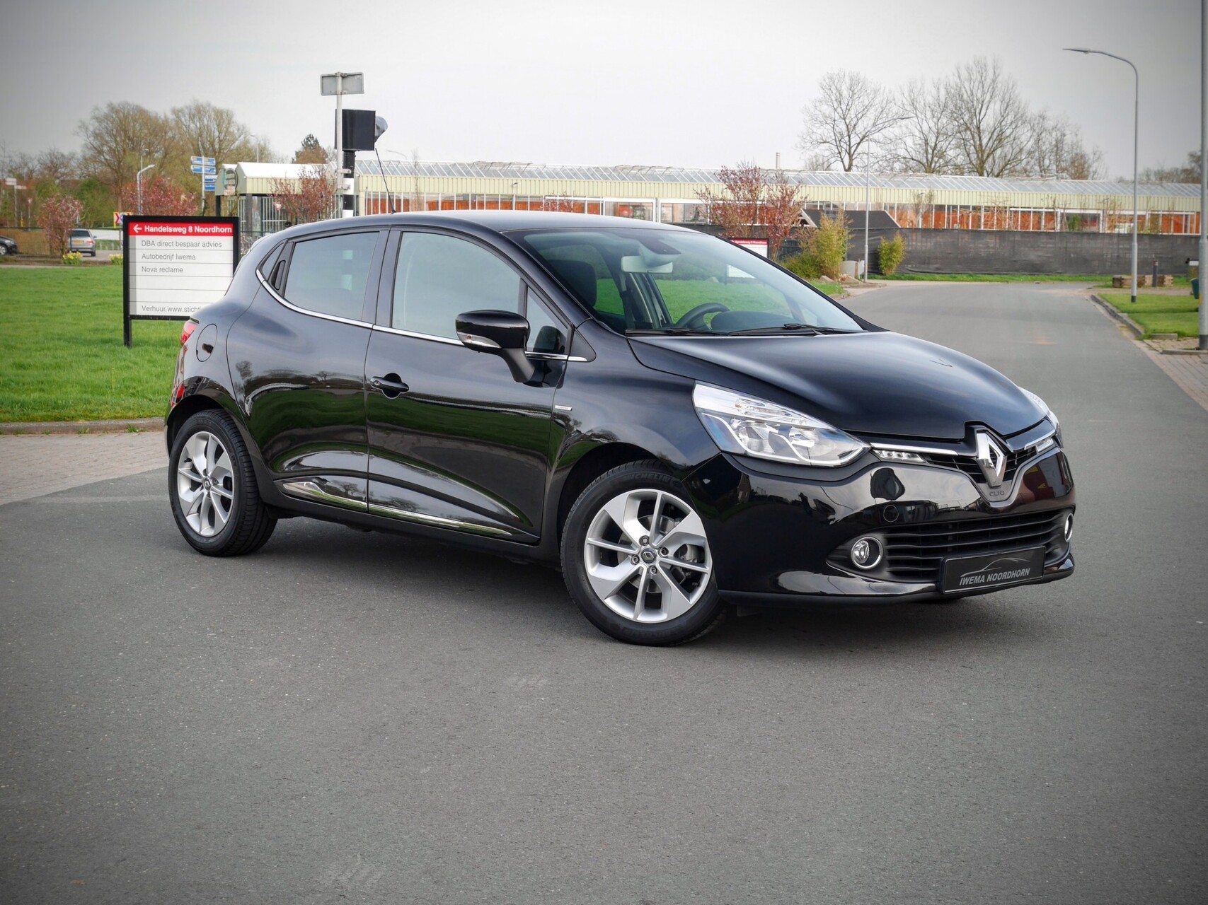 Renault Clio IV 0.9 TCe Eco2 Limited 2016 Zwart 2016 - voorkant