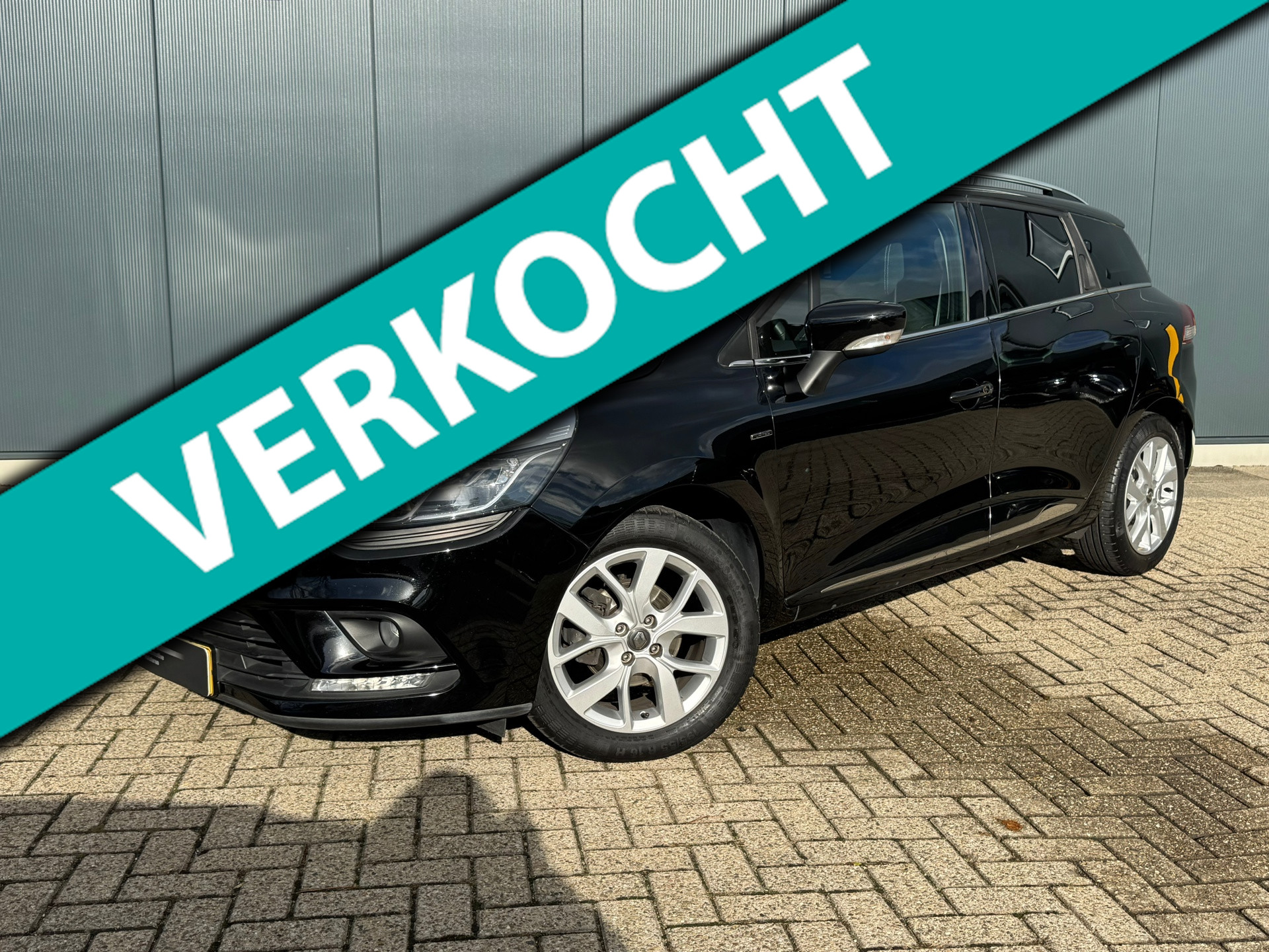 Renault Clio 0.9 TCe Limited * Navigatie * Parkeersensoren * Cruise Control * 2020 - voorkant