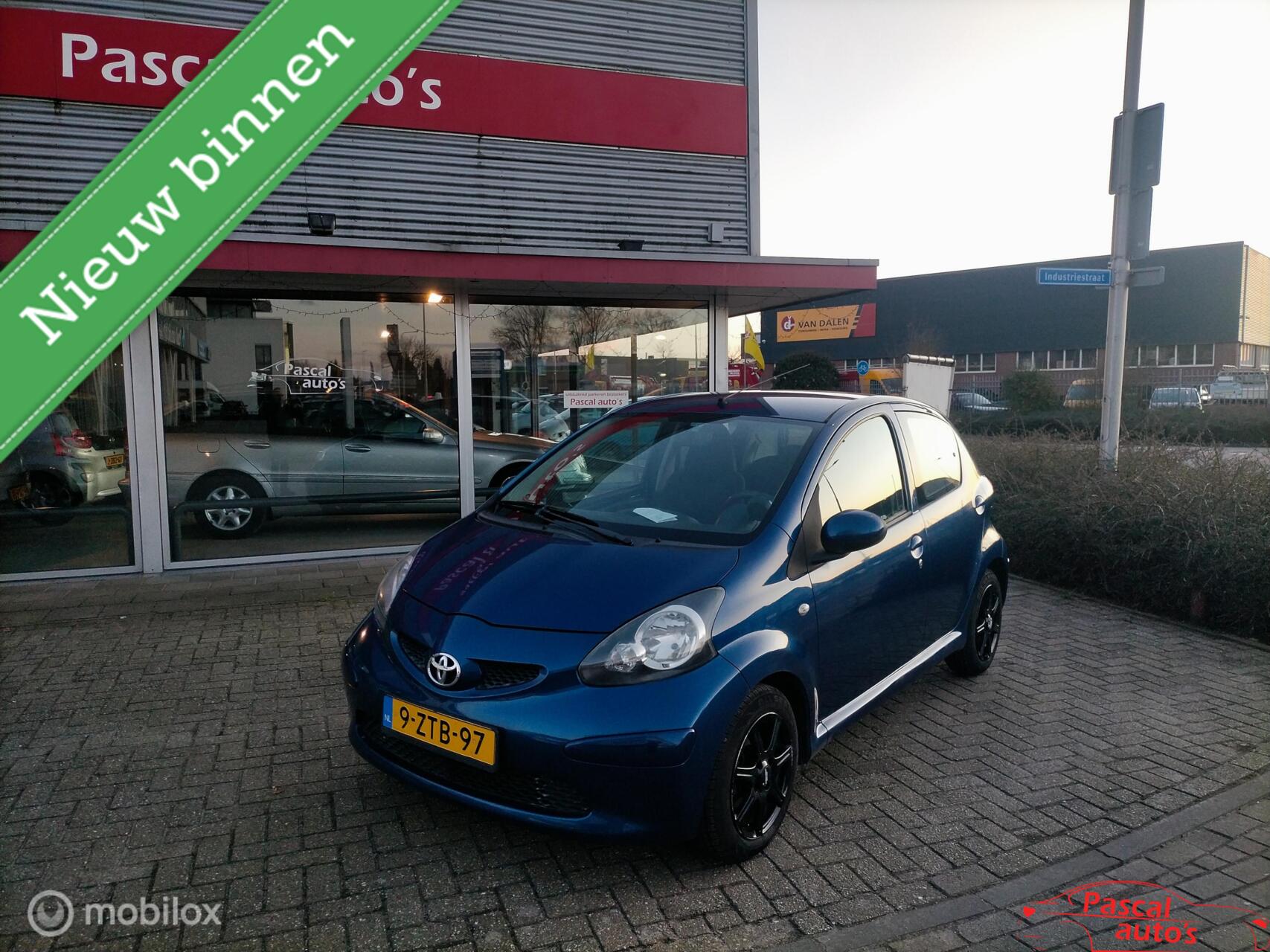 Toyota Toyota Aygo 1.0-12V + nw apk en kat airco 2007 - voorkant