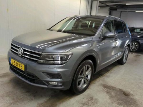 Volkswagen Tiguan 1.5 TSI Comfortline Business 2021 - voorkant