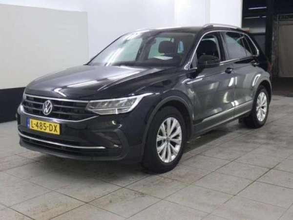 Volkswagen Tiguan 1.5 TSI Life Business 2021 - voorkant