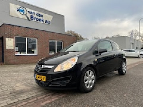Opel Corsa 1.0-12V Essentia 2009 - voorkant