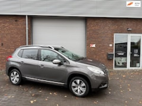 Peugeot 2008 1.2 PureTech Allure 2016 - voorkant