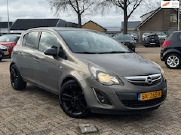 Opel Corsa 1.4-16V Design Edition 2014 - voorkant