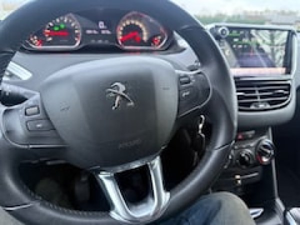 Peugeot 208 1.2 VTi Active 2014 - voorkant