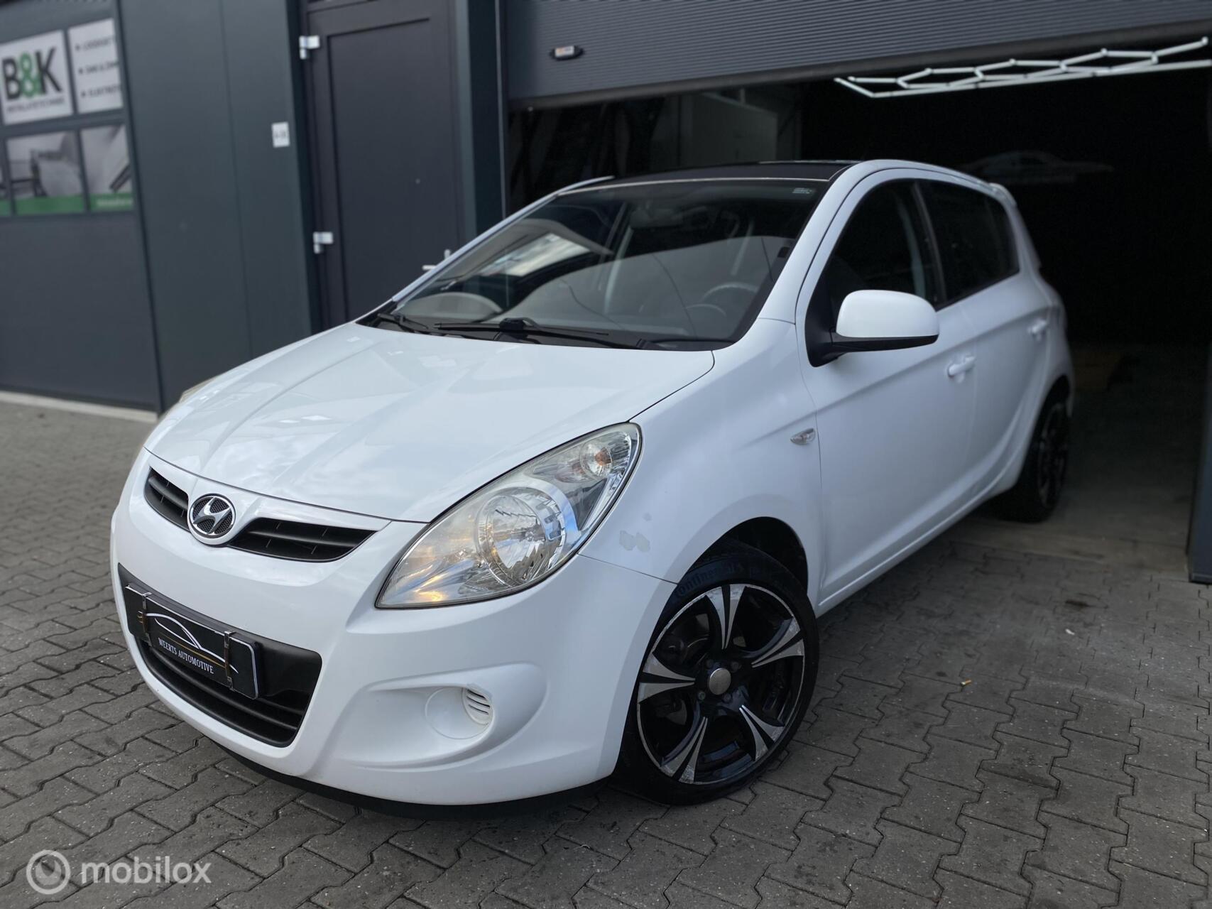 Hyundai I20 1.2i ZUINIGE leuke stadsauto 2010 - voorkant