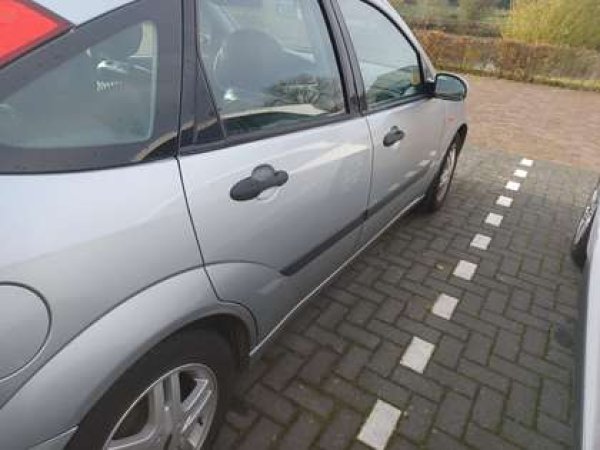 Ford Focus 1.6-16V Futura 2004 - voorkant