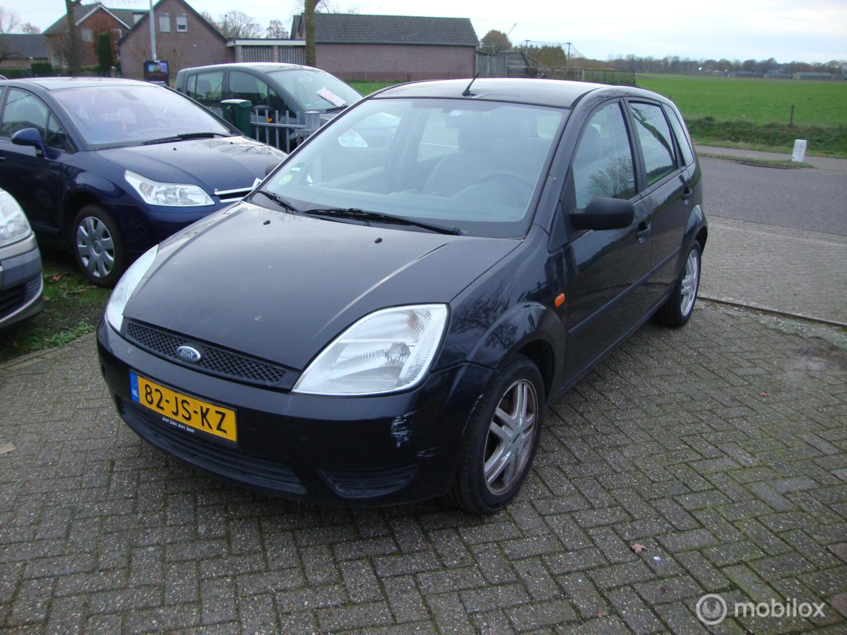 Ford Fiesta 1.4-16V Ghia 2002 - voorkant