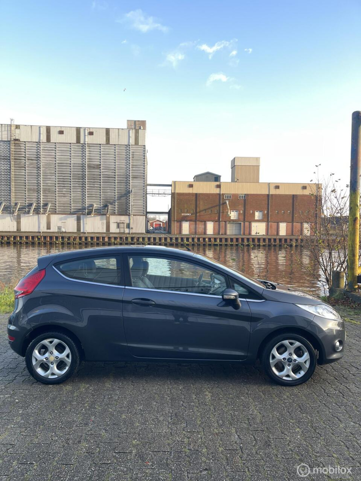 Ford Fiesta 1.25 Ghia stoelverwarming airco parkeersensoren 2009 - voorkant