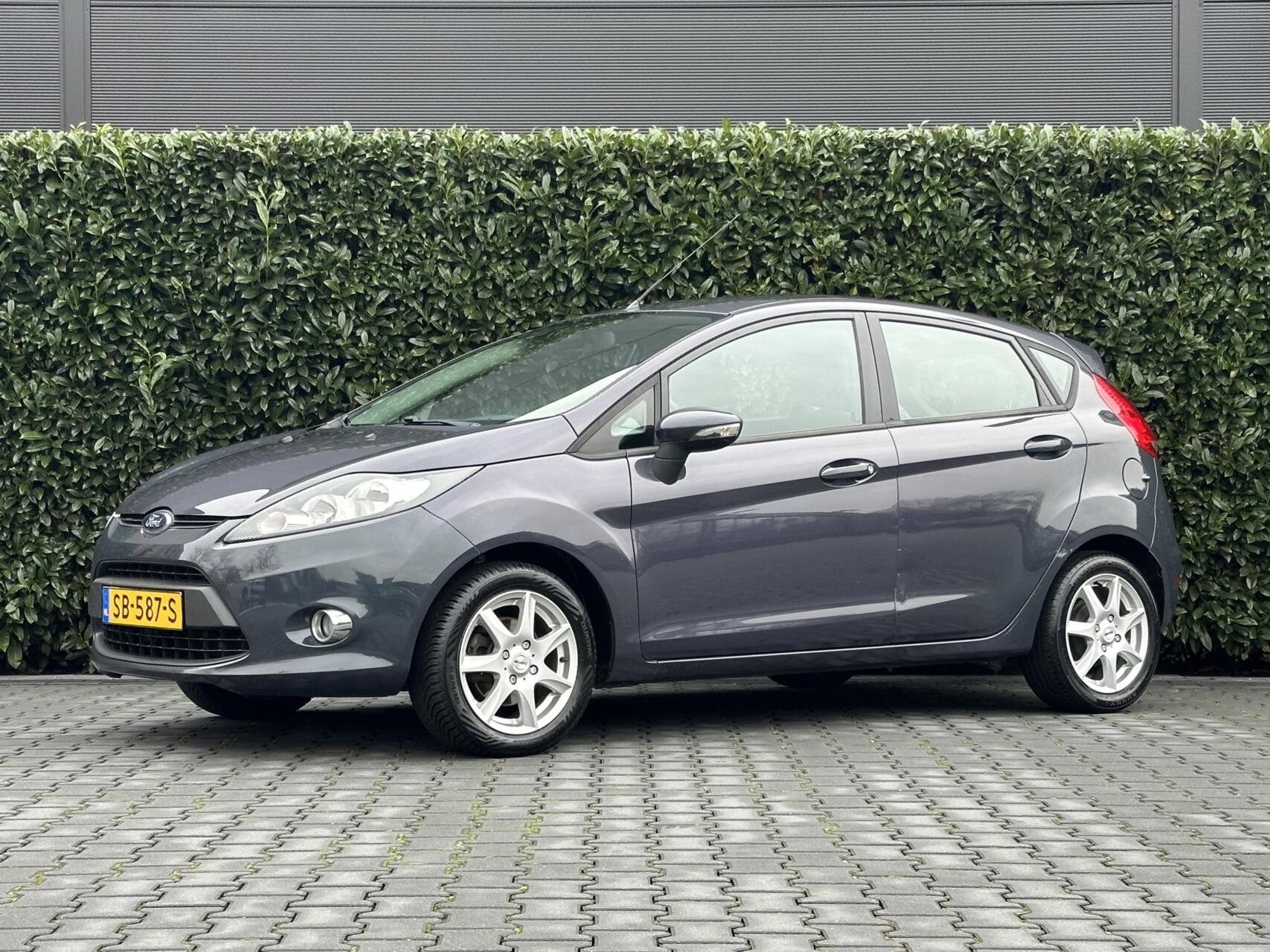 Ford Fiesta 1.4 TREND, AUTOMAAT, AIRCO, ELEKTRISCHE RAMEN, PARKEERSENSOREN, LICHTMETAAL 15" 2012 - voorkant