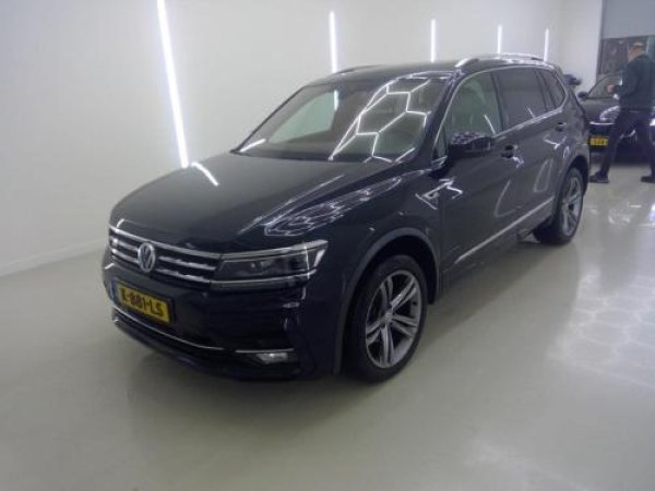 Volkswagen Tiguan 1.5 TSI Highline Business R 7p. 2021 - voorkant