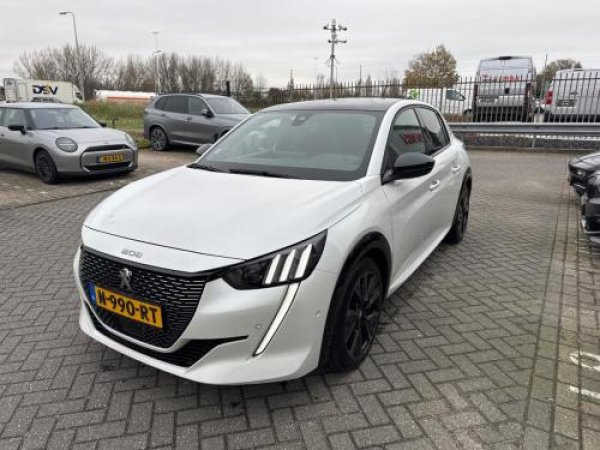 Peugeot 208 1.2 PureTech GT Pack 2021 - voorkant