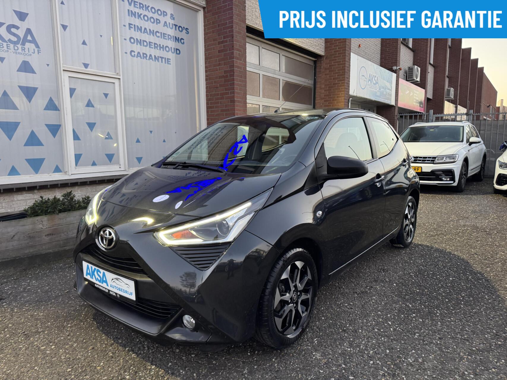 Toyota Toyota Aygo 1.0 VVT-i x-play Automaat Sportvelg Camera CarPlay Airco Garantie 2019 - voorkant