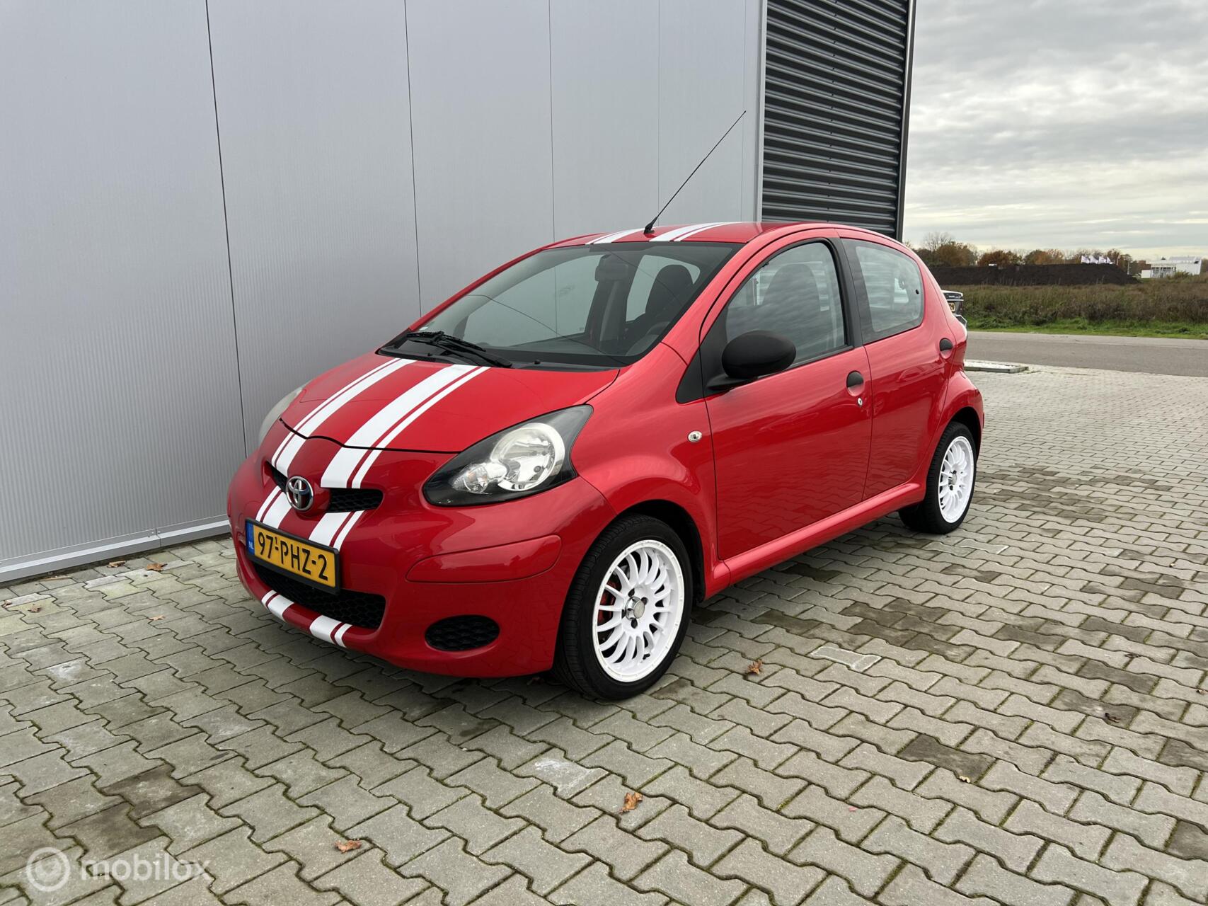 Toyota Toyota Aygo 1.0-12V Access airco 2011 - voorkant