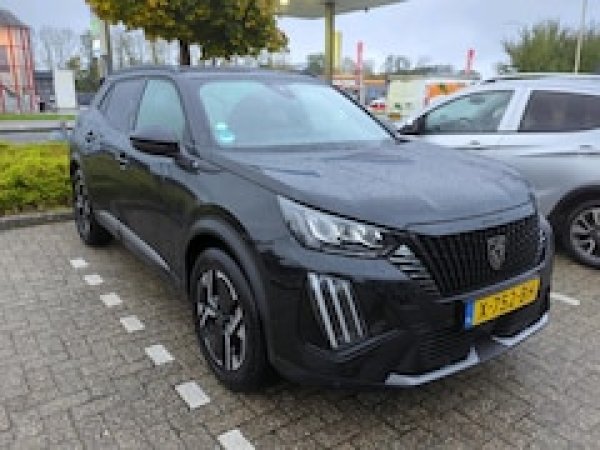 Peugeot 2008 EV Allure 2023 - voorkant