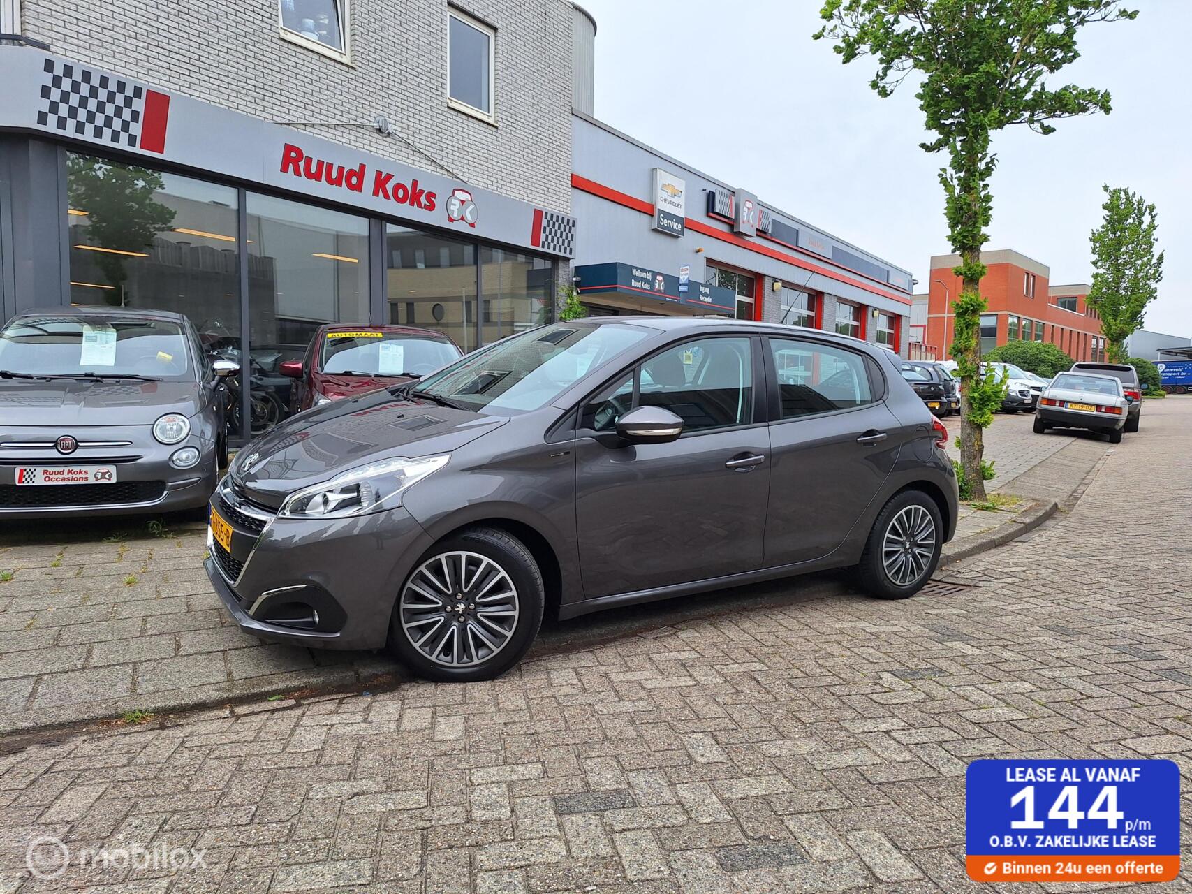 Peugeot 208 1.2 PURETECH SIGNATURE / Carplay / Cruise Control / 2018 - voorkant