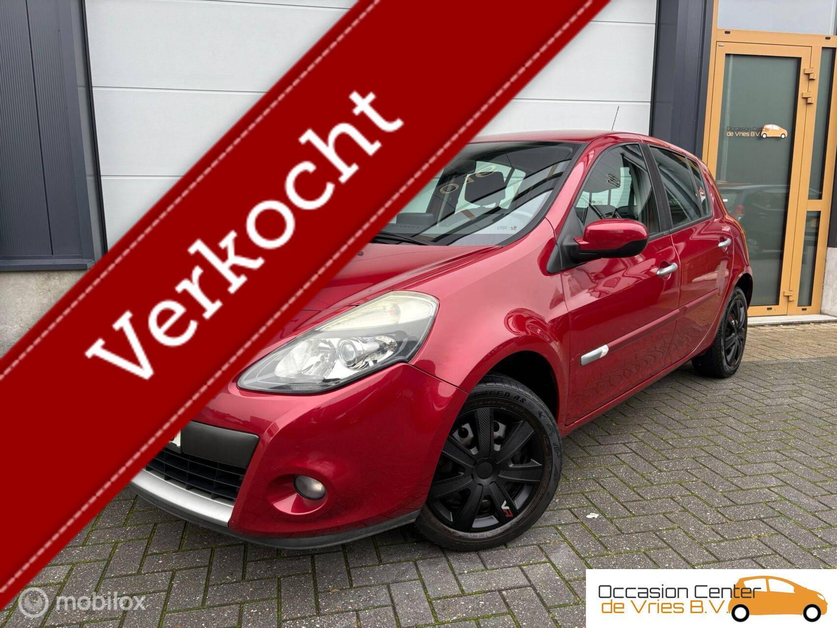 Renault Clio 1.2 AircoNaviParkeersensorElektrPakketBluetooth 2010 - voorkant