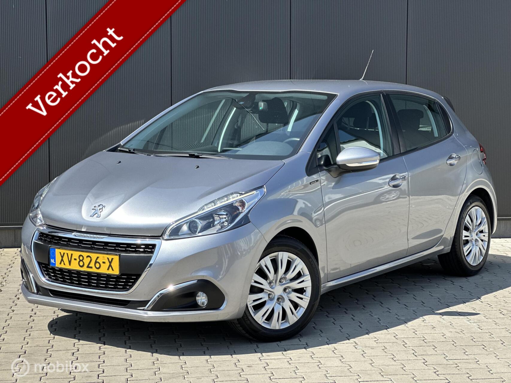 Peugeot 208 1.2 83PK Signature  | CRUISE | NAVI | CARPLAY | 2019 - voorkant