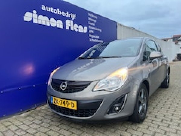 Opel Corsa 1.4-16V 2012 - voorkant