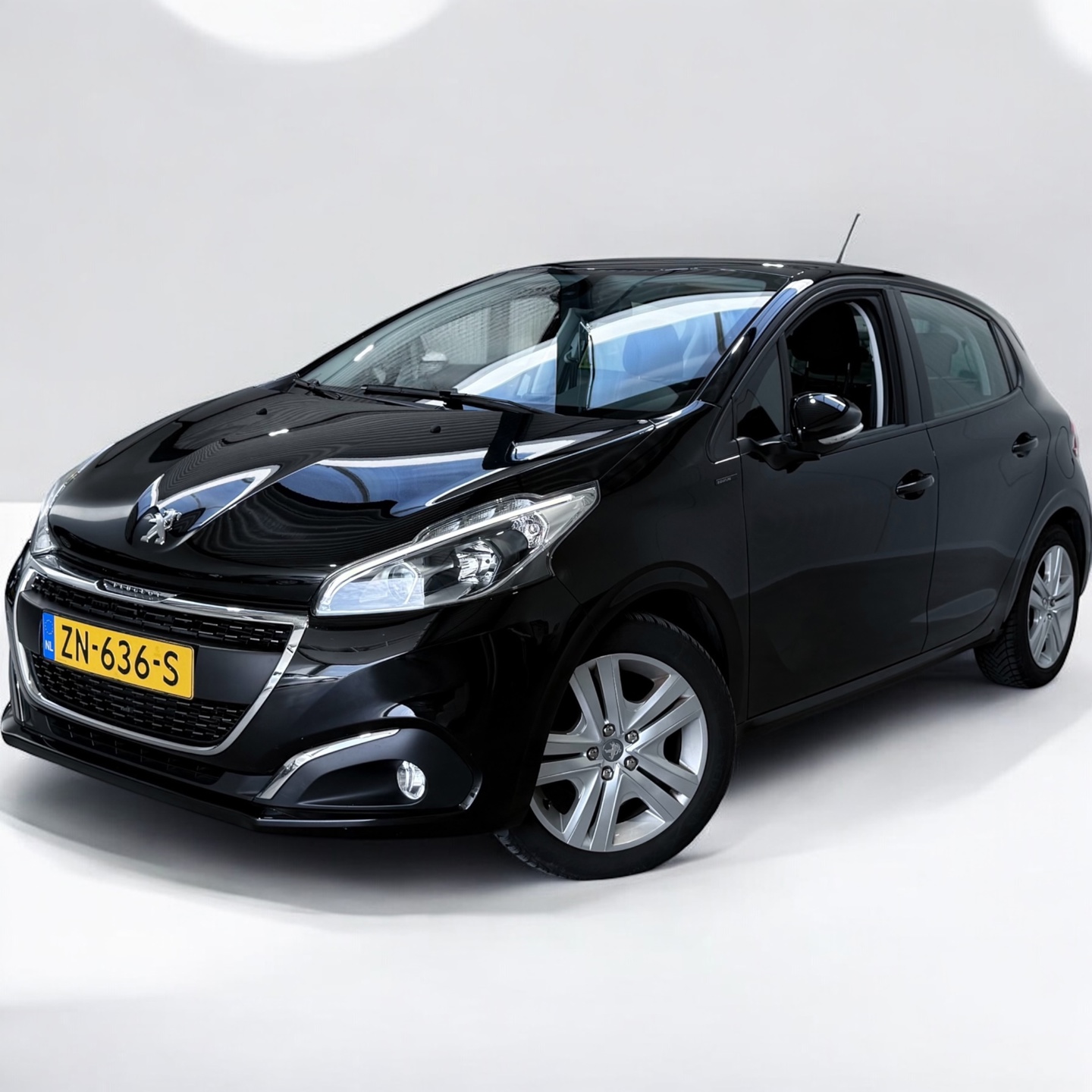 Peugeot 208 1.2 PureTech Signature nieuwe distributie riem 2019 - voorkant