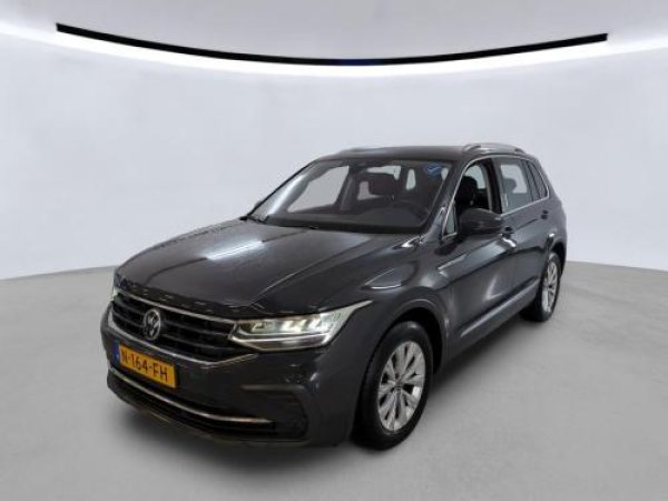Volkswagen Tiguan 1.5 TSI Life Business 2021 - voorkant