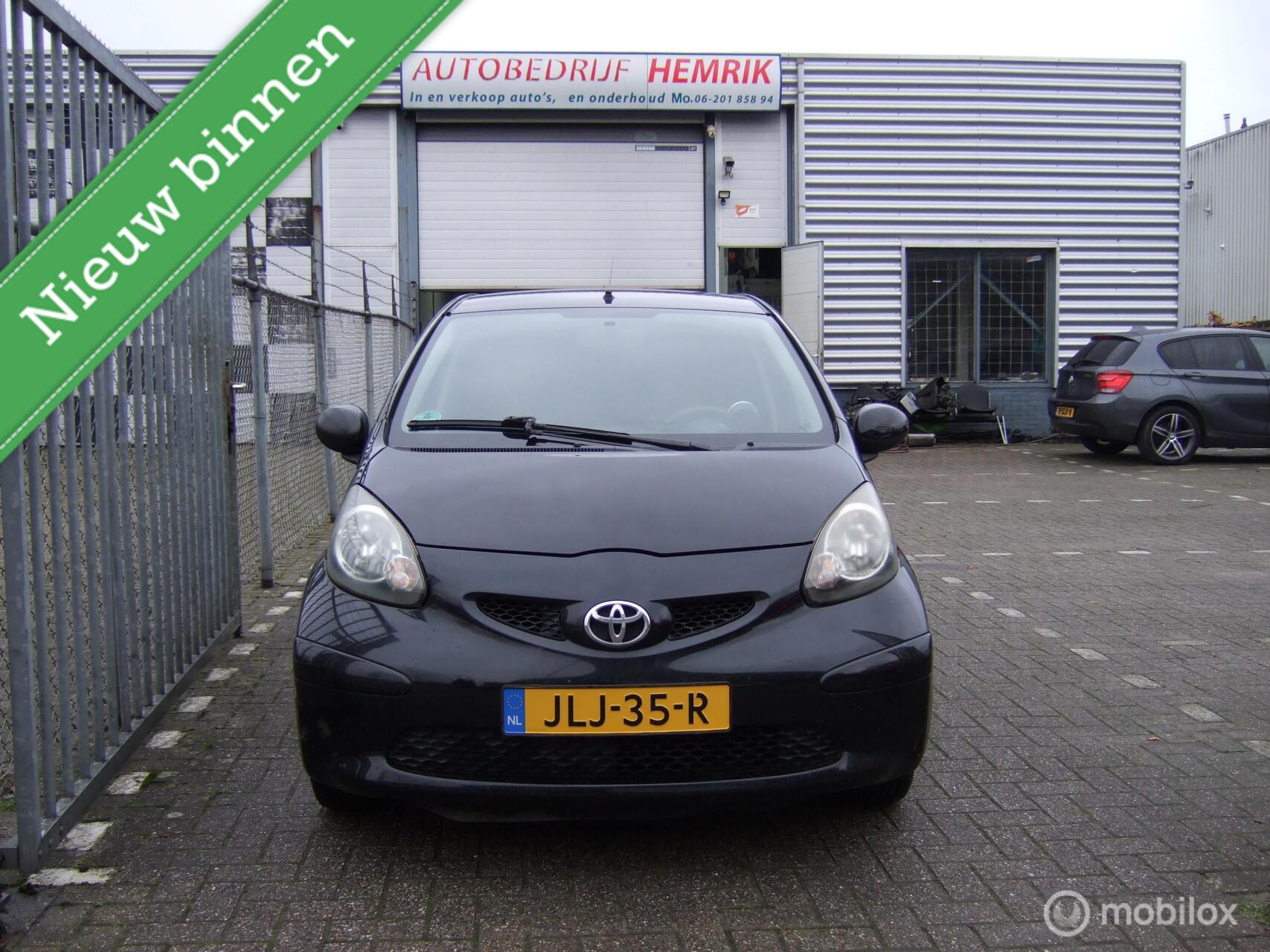 Toyota Toyota Aygo 1.0-12V Dynamic 2010 - voorkant