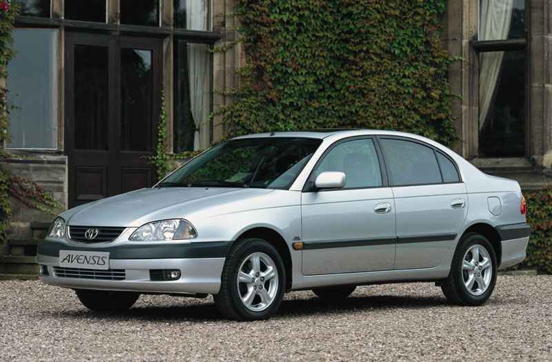 Toyota Avensis 1.8-16V Linea Sol 2002 - voorkant