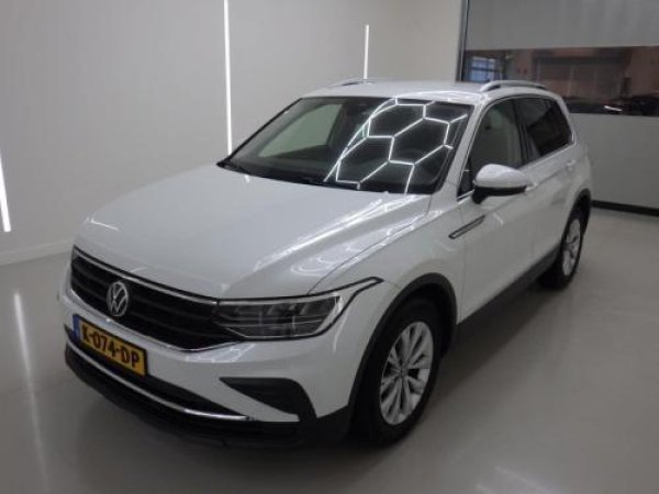 Volkswagen Tiguan 1.5 TSI Life Business 2020 - voorkant