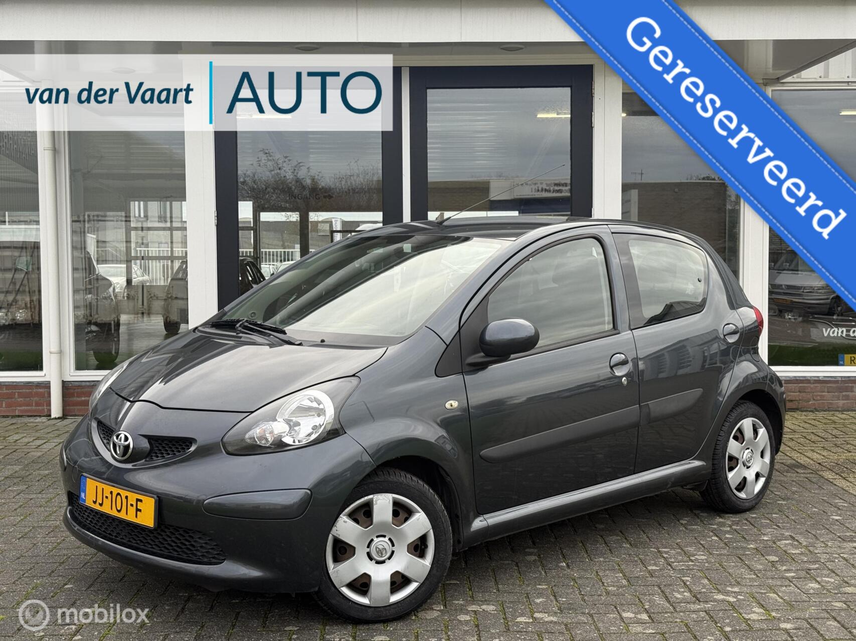 Toyota Toyota Aygo 1.0-12V + / AUTOMAAT / 5DRS / Elektr.pakket 2008 - voorkant