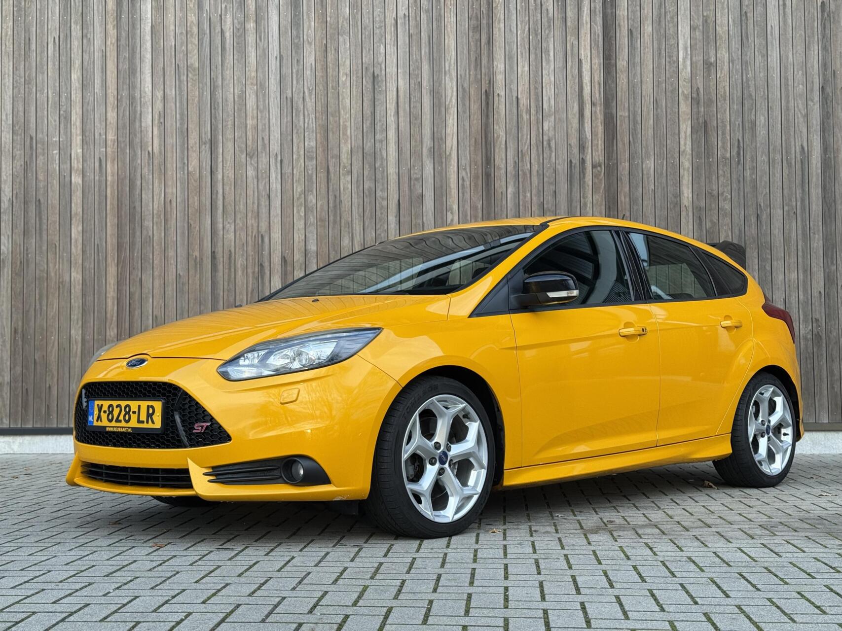 Ford Focus 2.0 EcoBoost ST-3 | RS SPOILER | RECARO STOELEN 2014 - voorkant