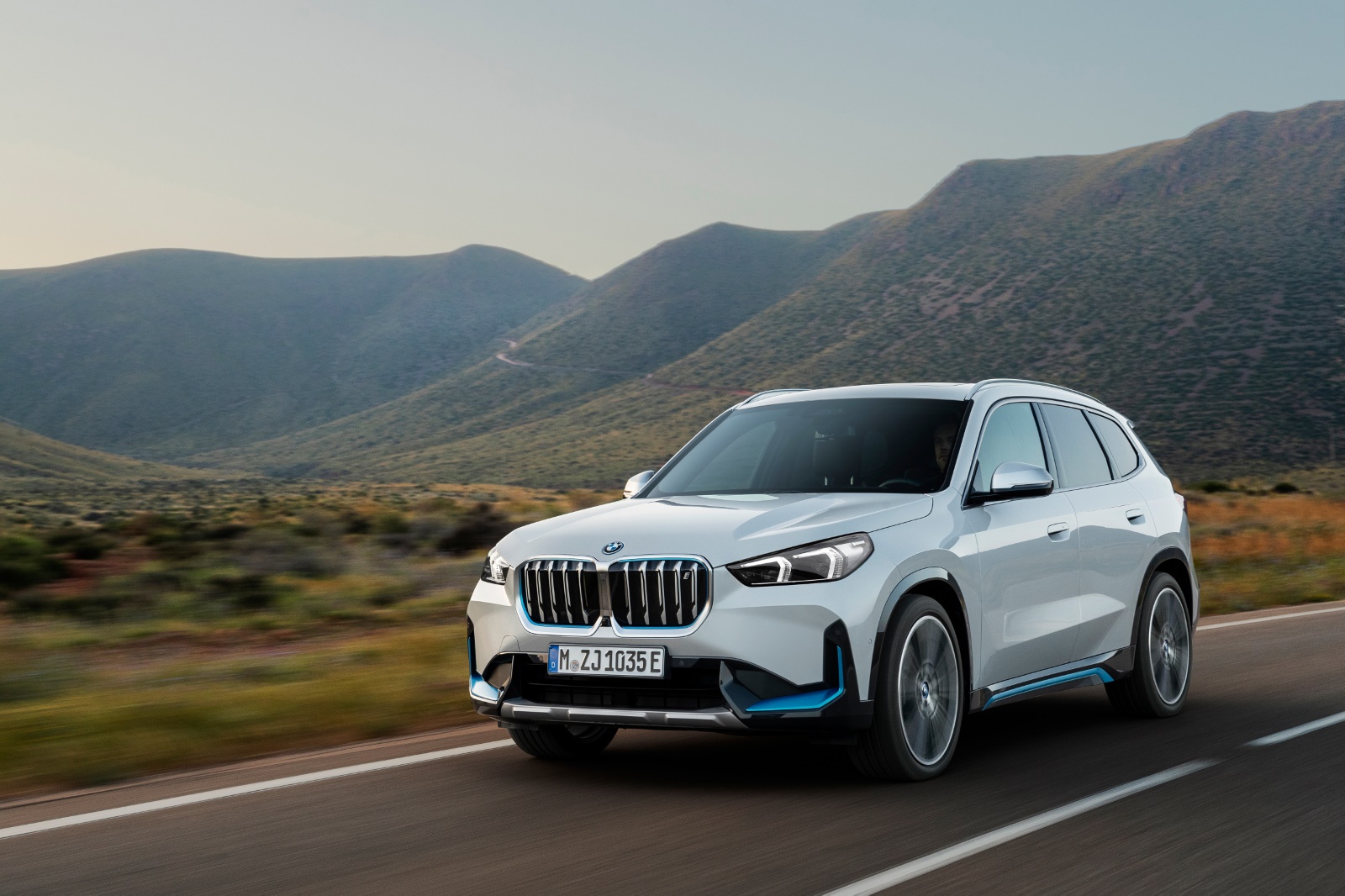 BMW Ix1 xDrive30 Launch Ed. 2022 - voorkant