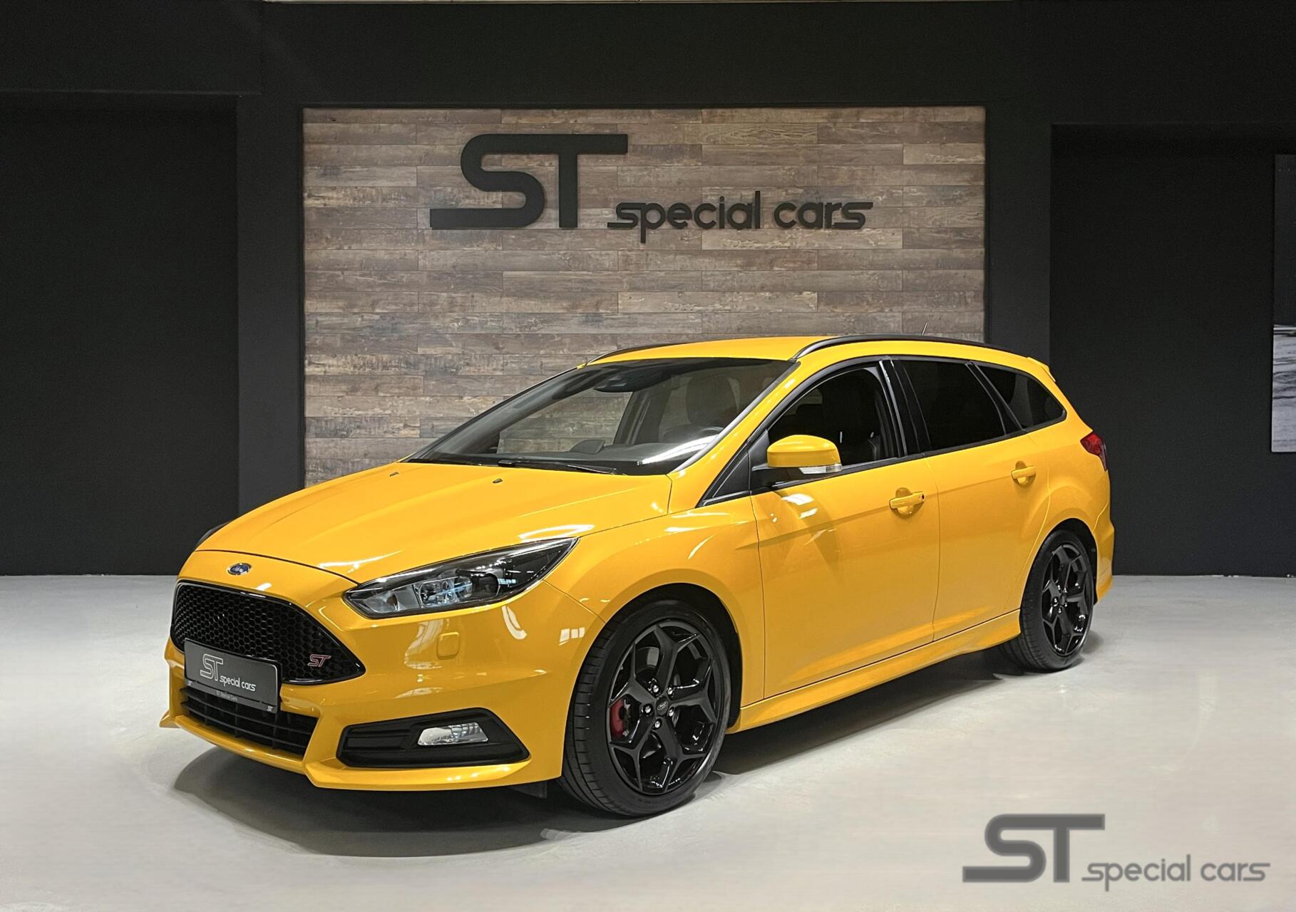 Ford Focus 2.0 ST-3|Uniek|Full 2015 - voorkant