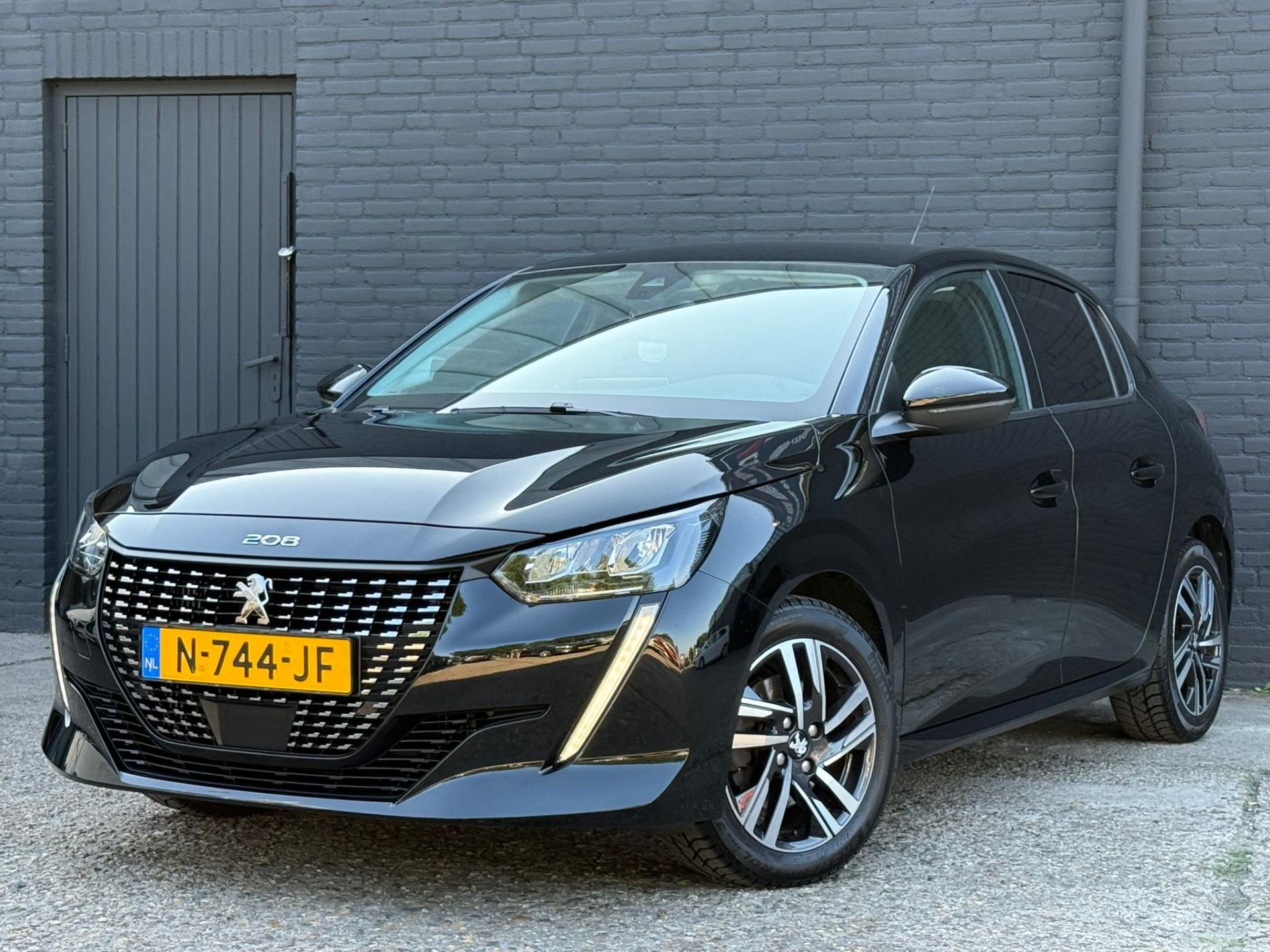 Peugeot 208 1.2 PureTech Blue Lease Allure NAVI | CARPLAY | DIGI DASH | CAMERA | KEYLESS | NWE APK 2021 - voorkant